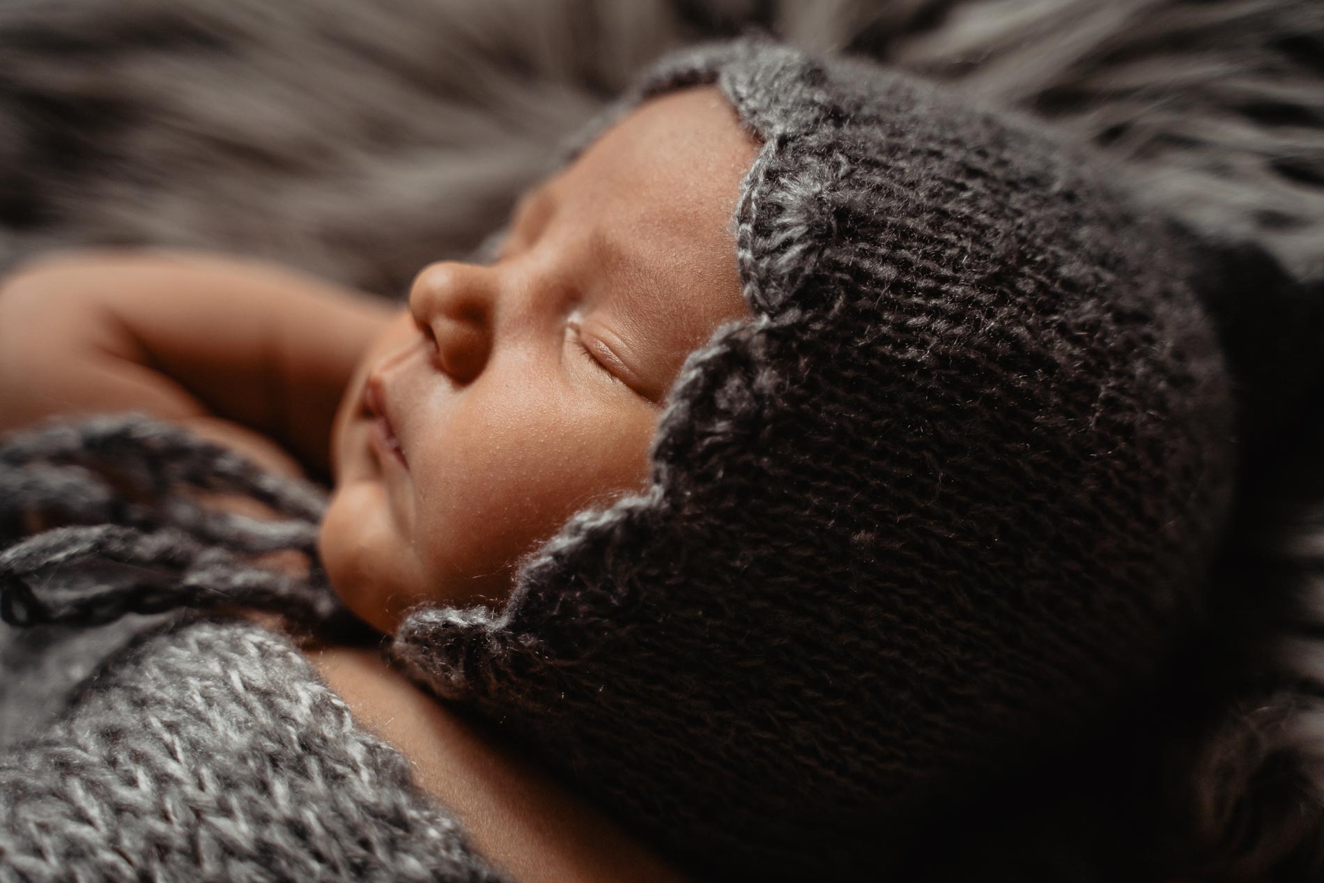 Baby-Fotoshooting und Neugeborenen Fotografie zuhause in Hamburg, Stade oder Hemmoor