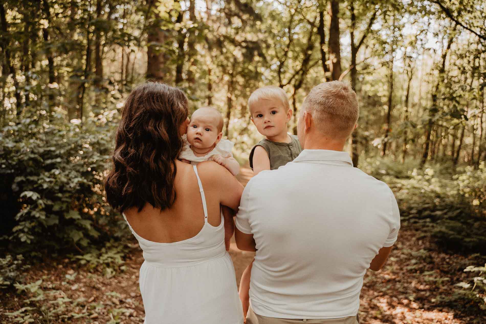 Baby-Fotoshooting und Familien Fotografie Outdoor Wald in Hamburg, Stade oder Hemmoor