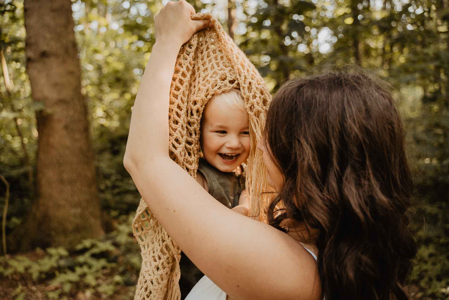 Baby-Fotoshooting und Familien Fotografie Outdoor Wald in Hamburg, Stade oder Hemmoor