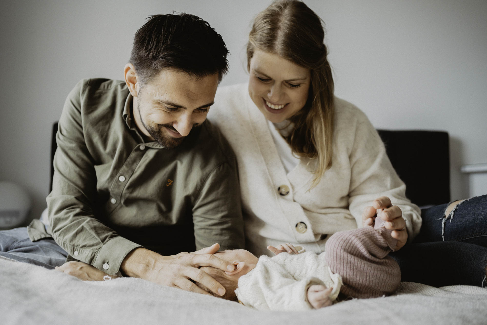 Baby-Fotoshooting und Neugeborenen Fotografie zuhause in Hamburg, Stade oder Hemmoor