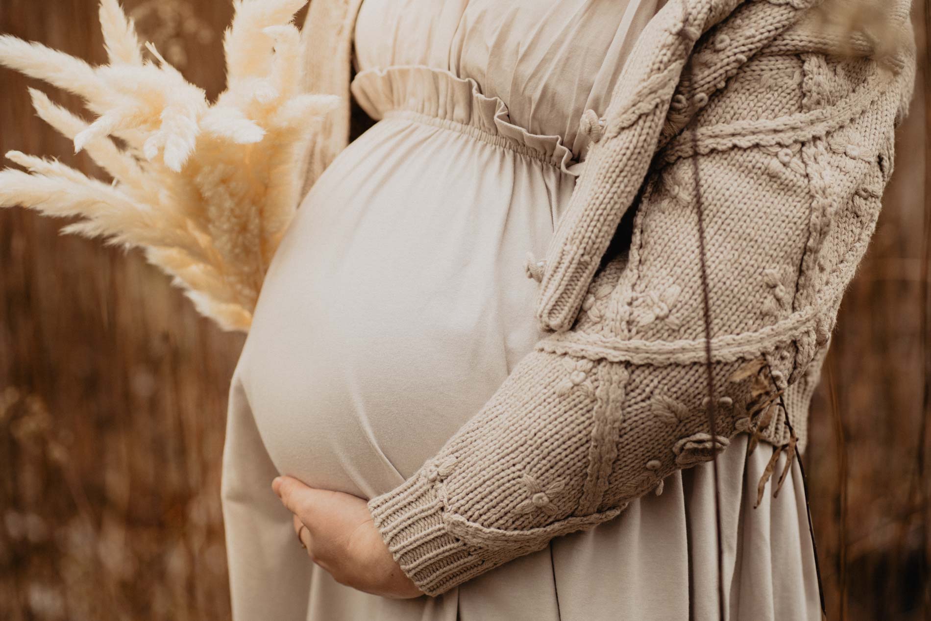 Babybauch-Shooting und Schwangerschaftsfotografie Outdoor in Hamburg, Stade, Hemmoor, Buxtehude, Himmelpforten