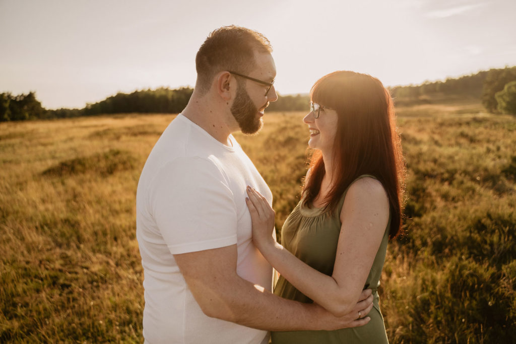 Babybauch-Shooting und Schwangerschaftsfotografie Outdoor in Hamburg, Stade, Hemmoor, Buxtehude, Himmelpforten