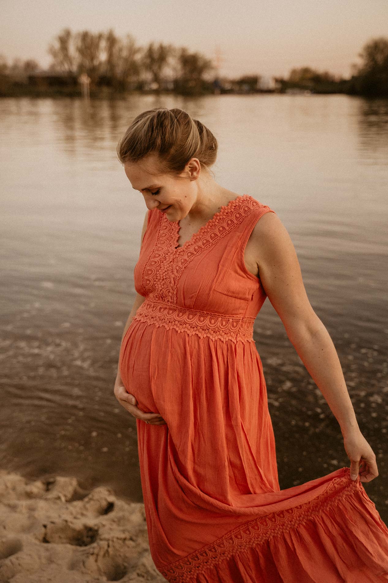 babybauch-schwangerschaft-fotografie-stade-hamburg-fotoshooting-fotostudio-himmelforten-outdoor-draussen-stand-28 Babybauch-Shooting und Schwangerschaftsfotografie Outdoor in Hamburg, Stade, Hemmoor, Buxtehude, Himmelpforten