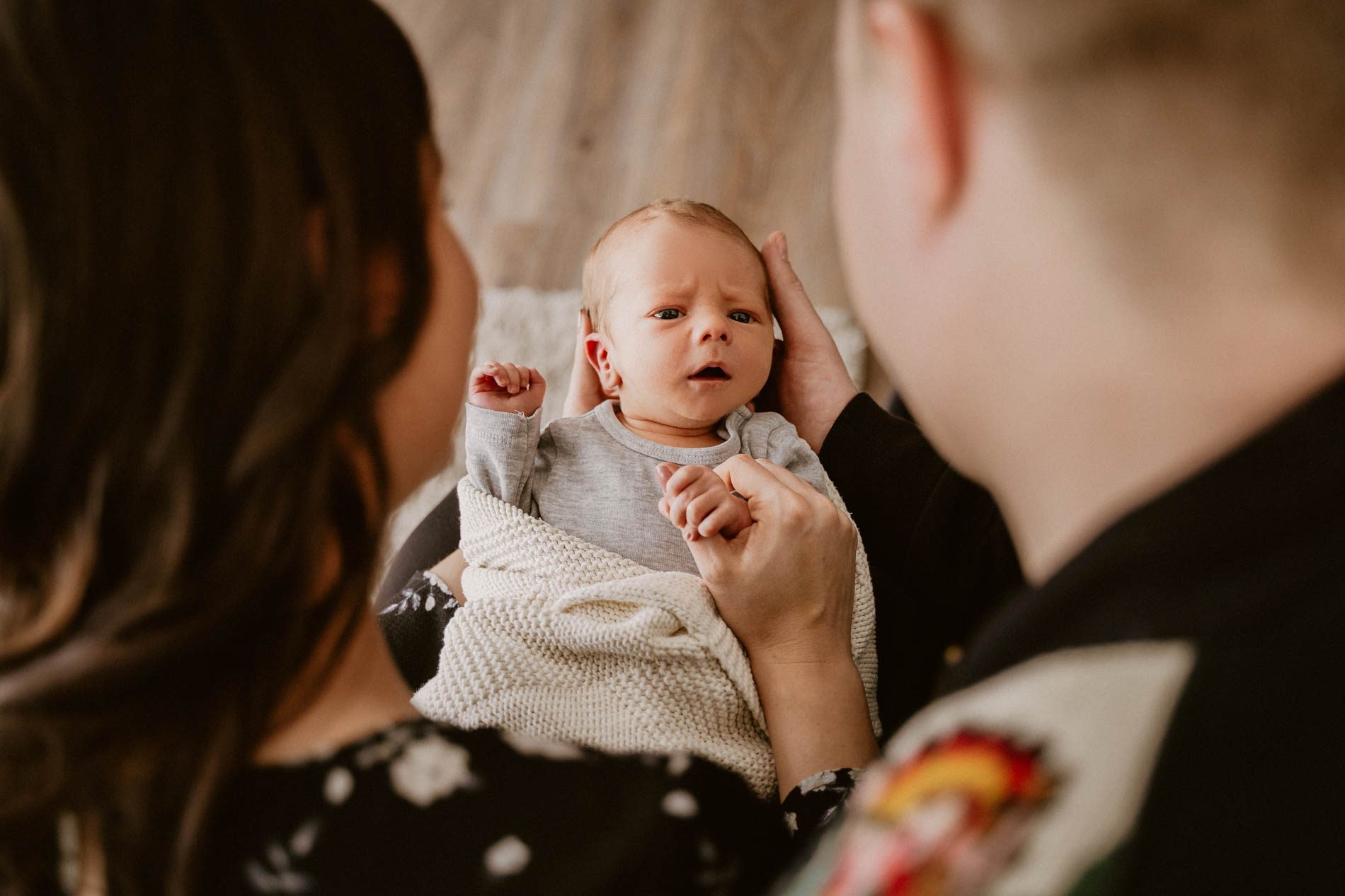 Baby-Fotoshooting und Neugeborenen Fotografie zuhause in Hamburg, Stade oder Hemmoor