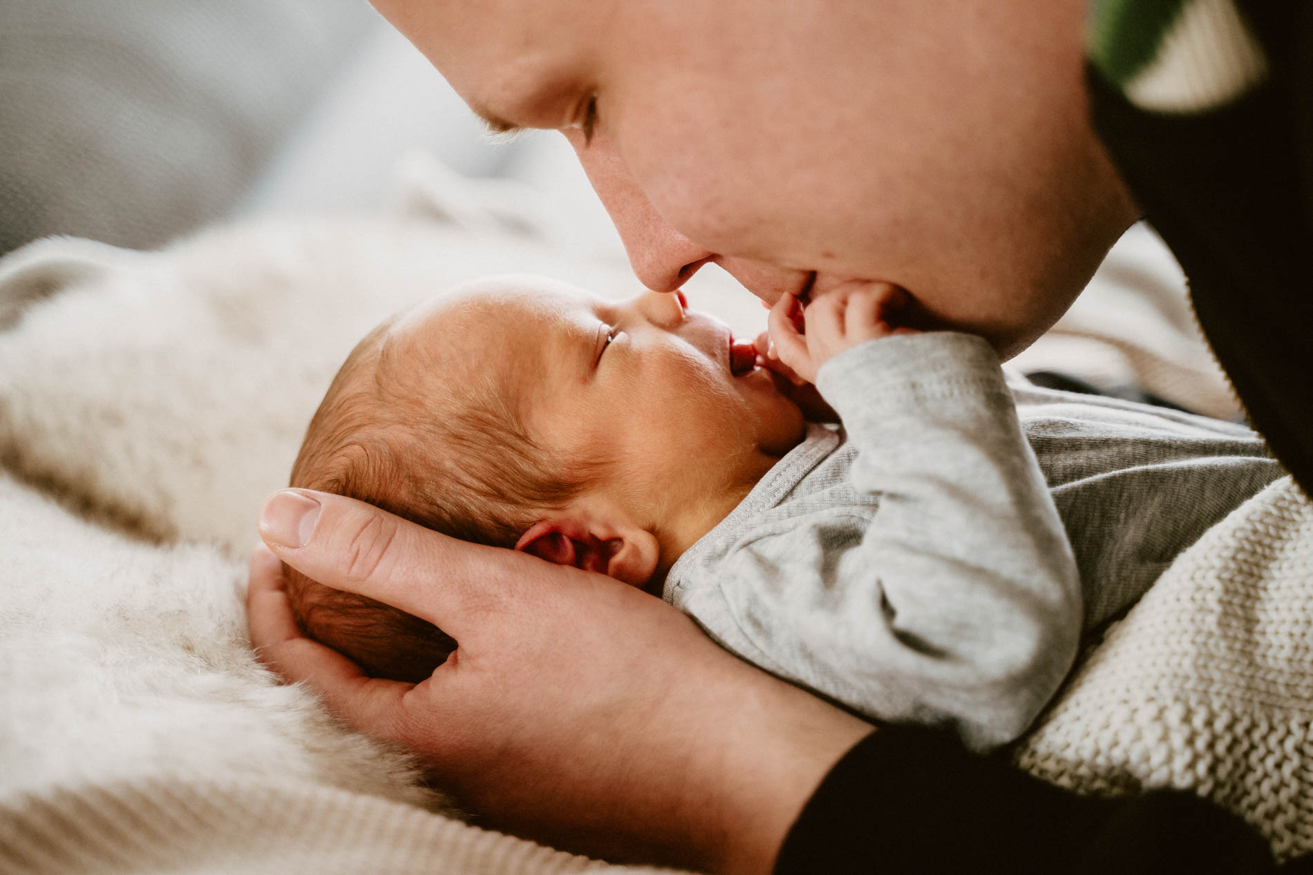 Baby-Fotoshooting und Neugeborenen Fotografie zuhause in Hamburg, Stade oder Hemmoor