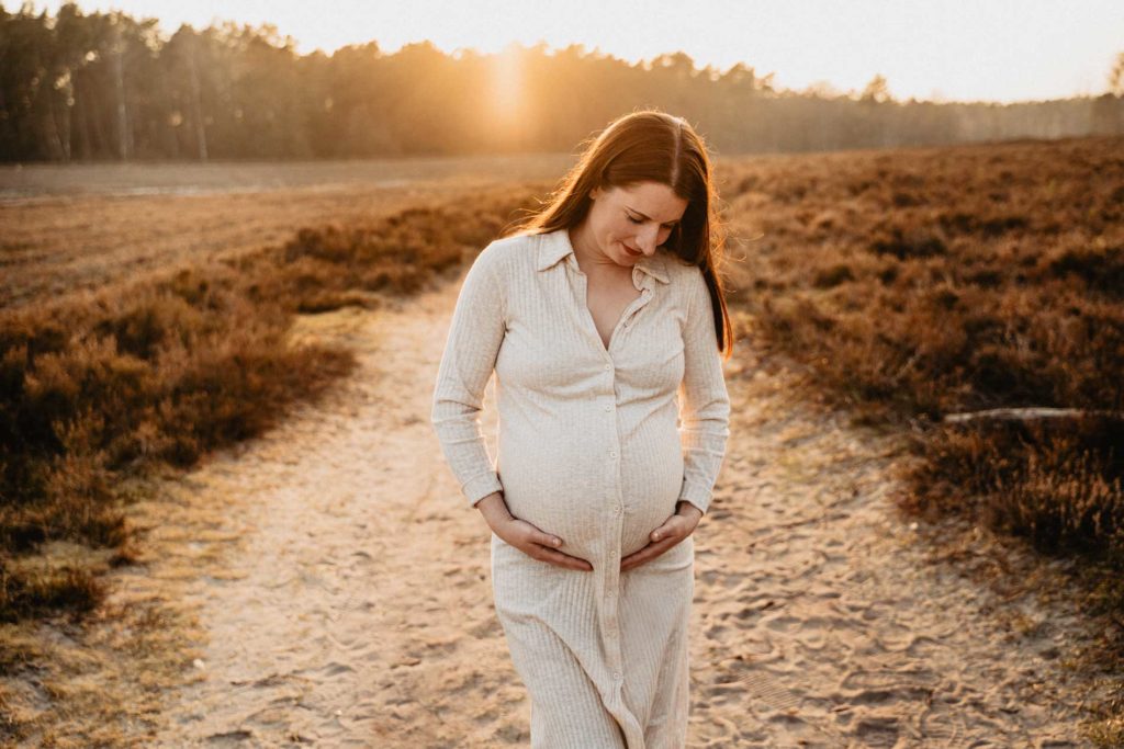 Babybauch Fotoshooting und Familien Fotografie Outdoor Fischbeker Heide in Hamburg, Stade oder Hemmoory