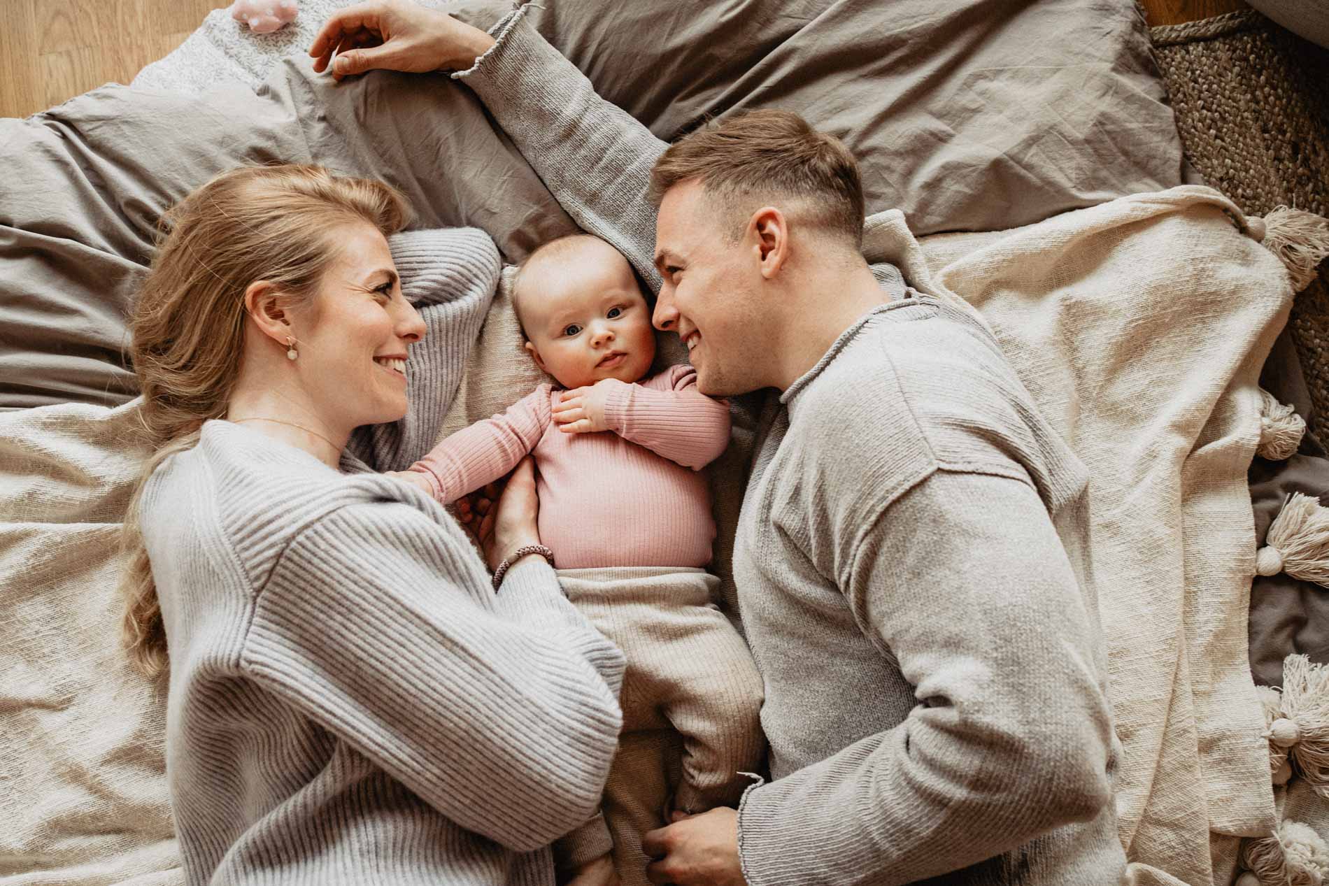 Baby-Fotoshooting und Neugeborenen Fotografie zuhause in Hamburg, Stade oder Hemmoor